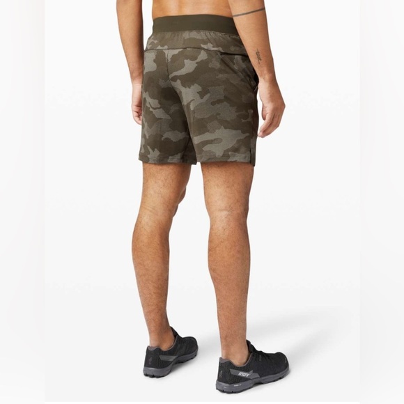 Lululemon T.H.E. Short 7" Mesh *Linerless
Variegated Mesh Camo Max Dark Olive - Picture 3 of 8